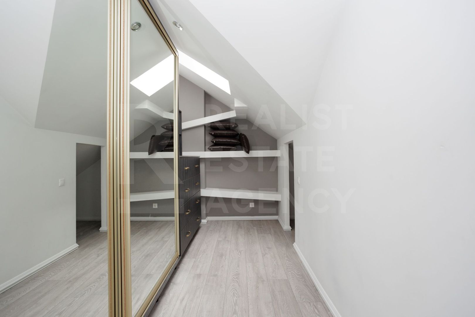Chirie , casă 180 mp + 6 ari, str. Ghidighici, Buiucani - Poză 26