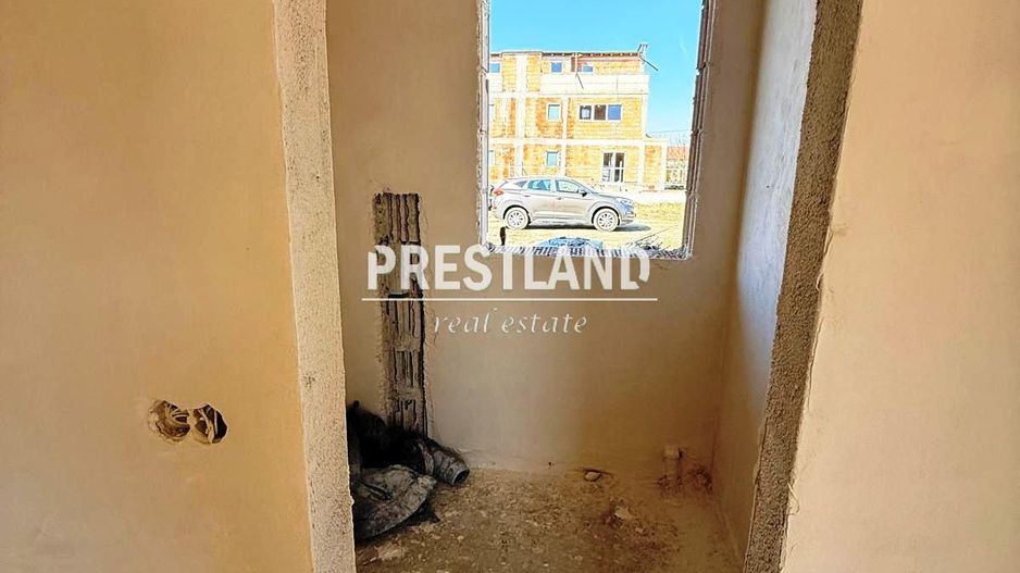 Casă pretabilă pentru 2 familii cu teren 434 mp. - Poză 9