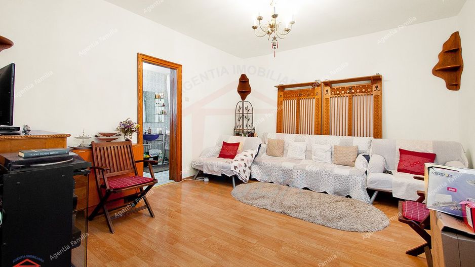 Vila cocheta, situata in centrul istoric al orasului - Poză 2