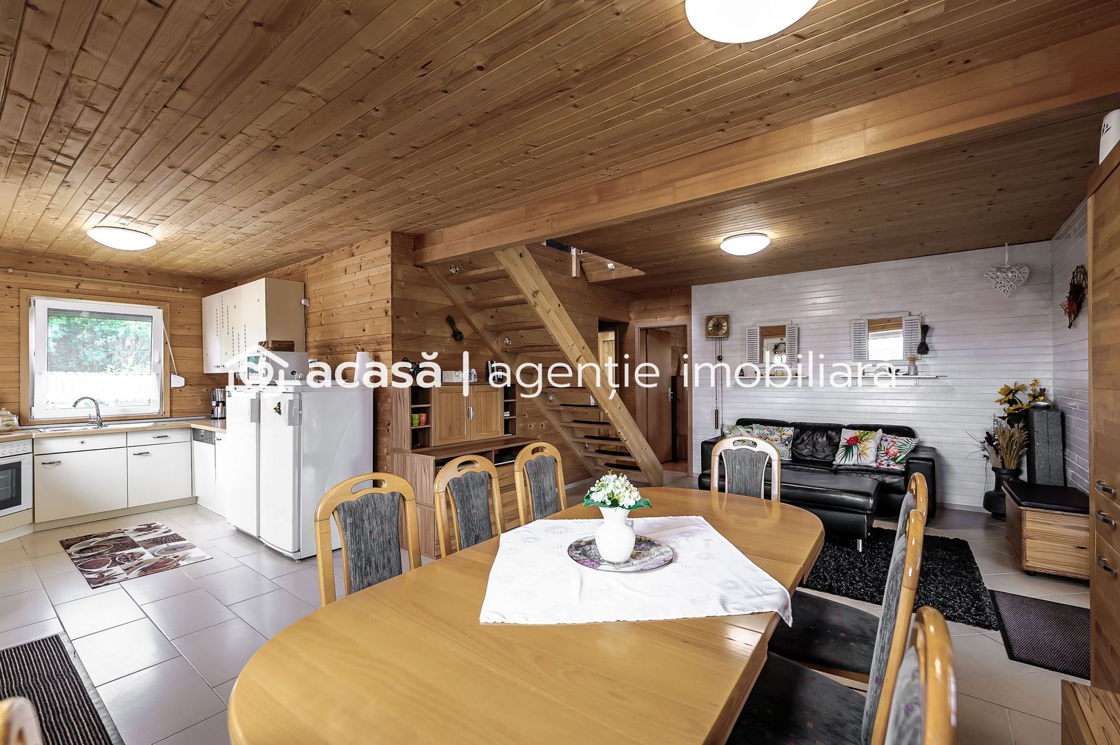 Casa de Lemn cu Piscina si Gradina Impecabila in Vladimirescu! - Poză 6