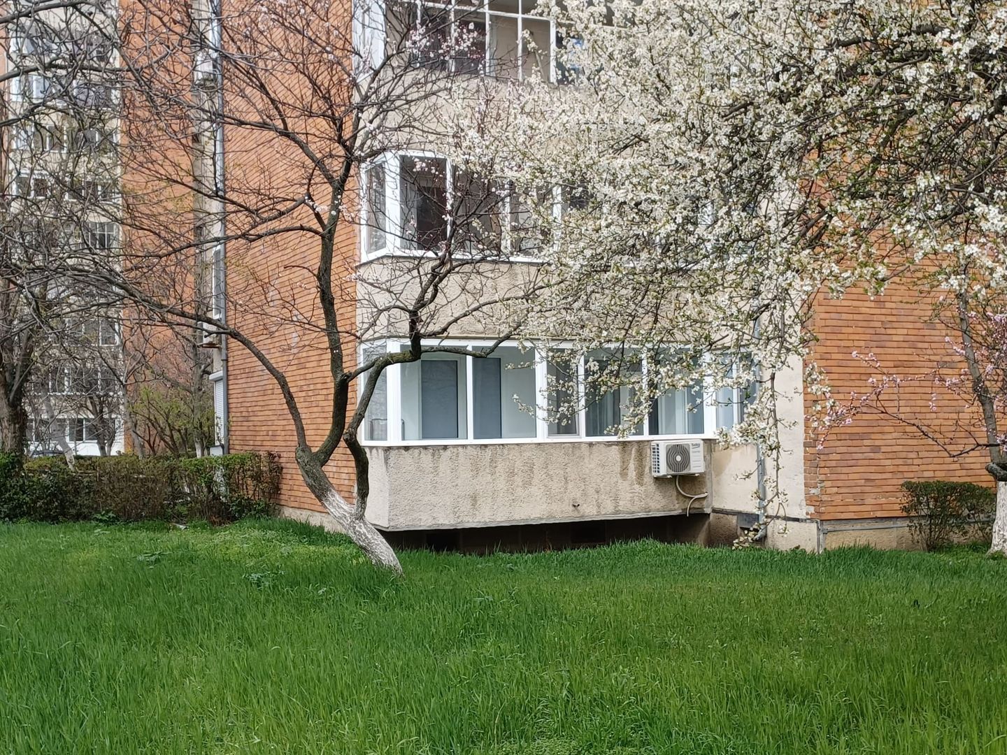 Chirie, 2 dormitoare, str. Sovata. 400 E/lună negociabil. Comision 0. - Poză 13