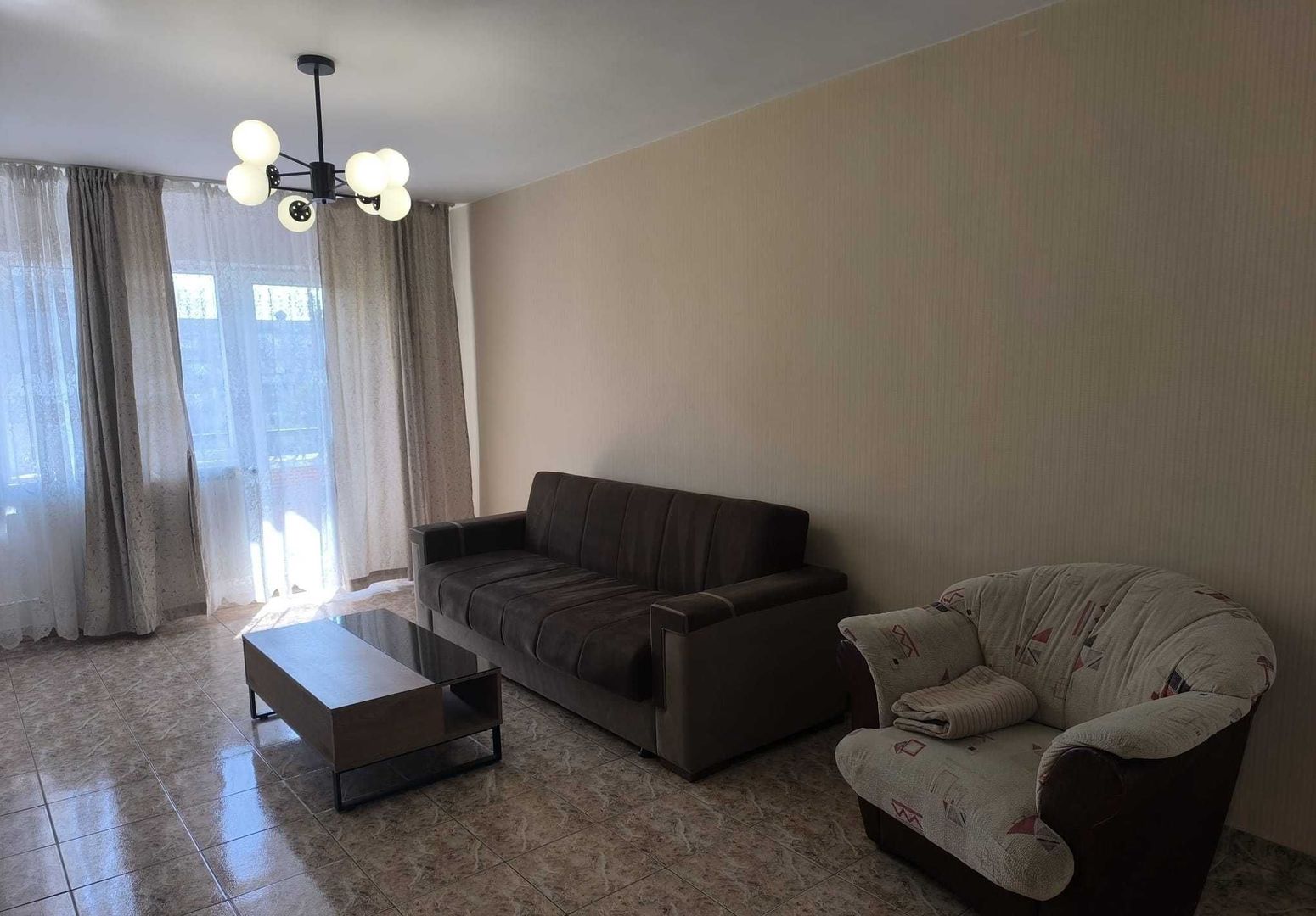 De Închiriat 2 Camere, Bd. Unirii,  3 Balcoane, Loc de Parcare - Poză 2