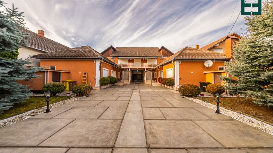 Casă spațioasă în orașul Pâncota județul Arad - Poză 4