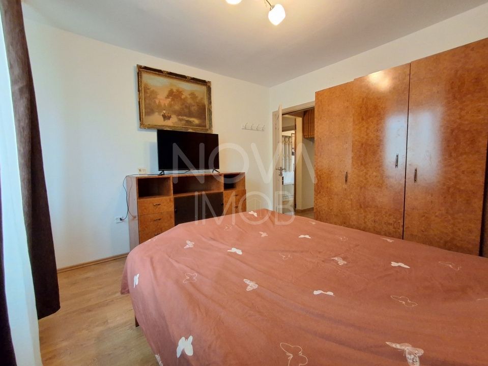 Apartament de inchiriat 3 camere etajul 4, cu lift,  Zona Vasile Aaron - Poză 9
