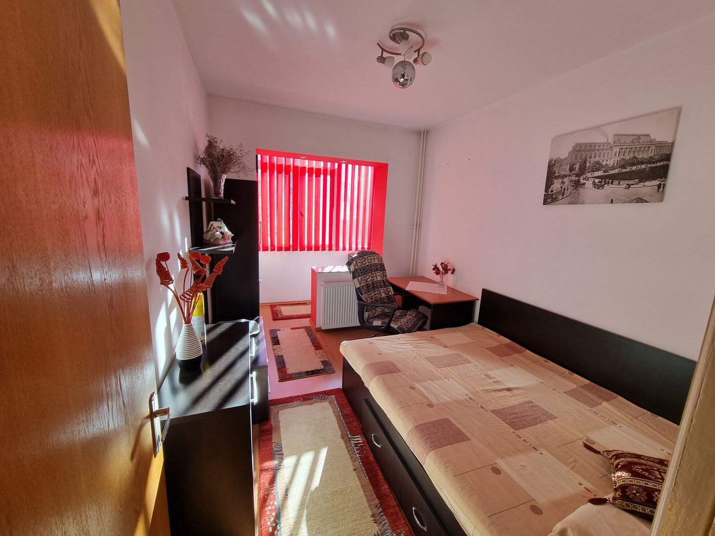 Apartament 3camere si loc de parcare - Poză 3