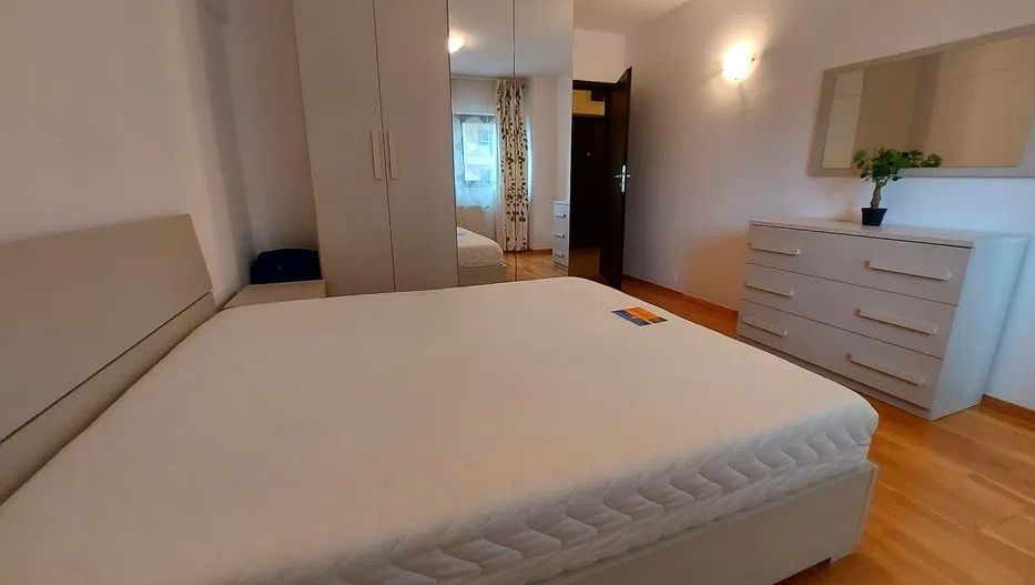 Zona judetean apartament cu 3 camere mobilat si utilat 550 euro - Poză 4