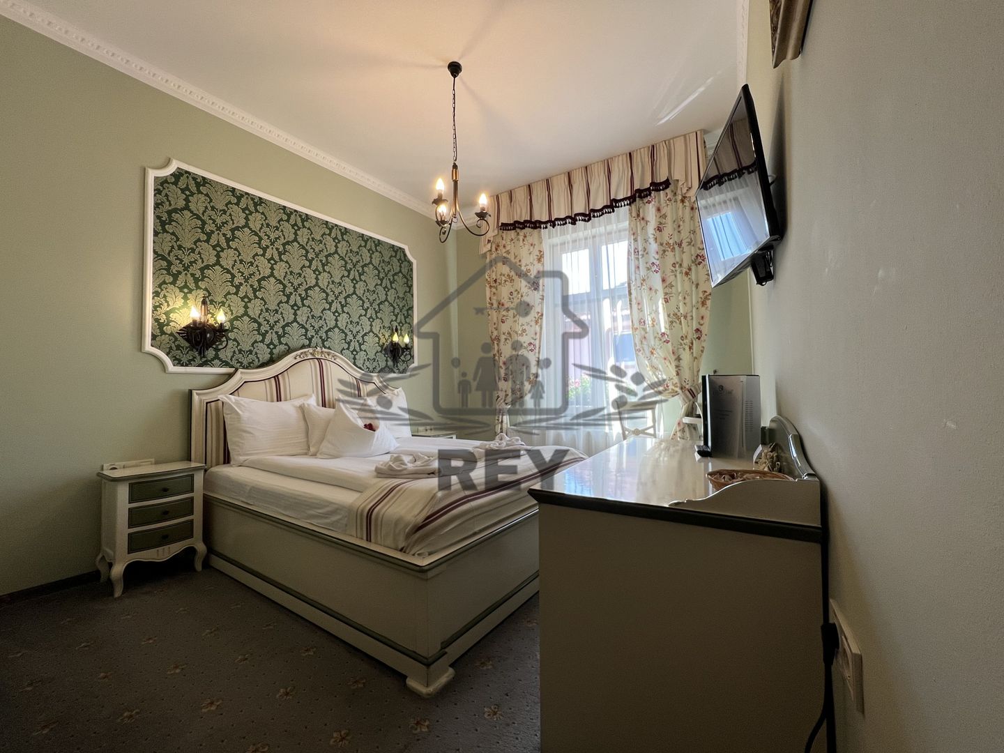 Vila de vanzare in zona Centrala/Orasul de jos - Poză 4