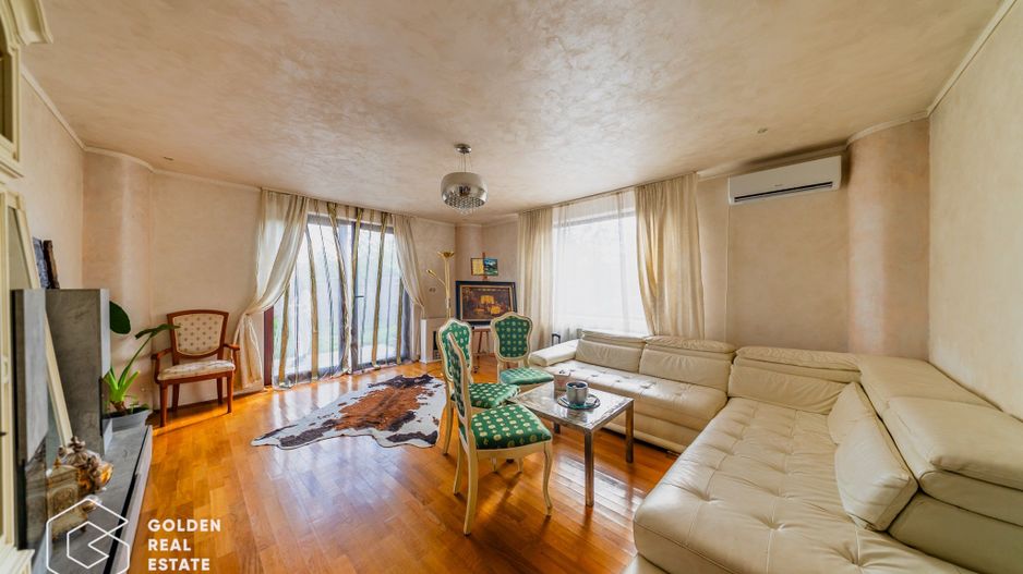 Casa spatioasa cu piscina si teren generos in Bujac - Poză 7