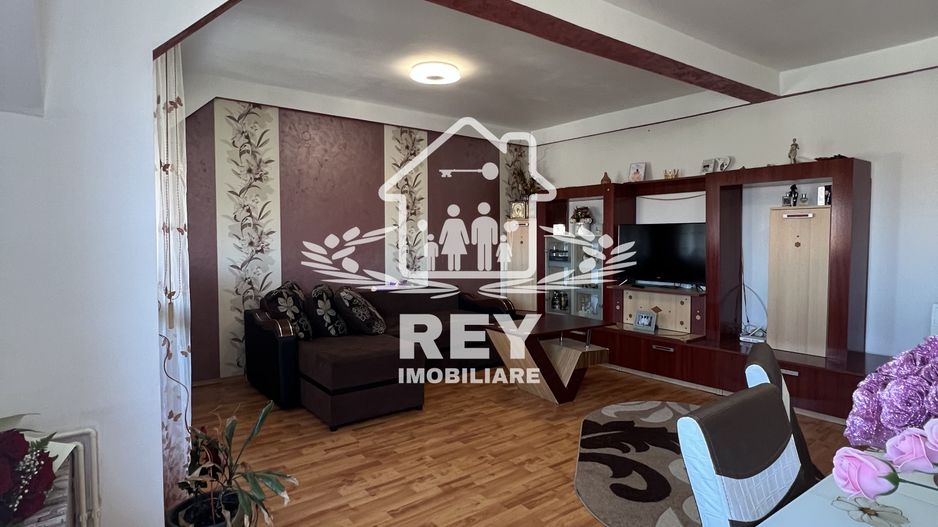 De vanzare- Apartament 3 camere str Luptei - Poză 12