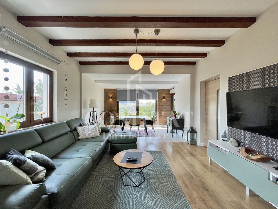 Casă cochetă cu teren generos și panoramă Chinteni - Poză 1