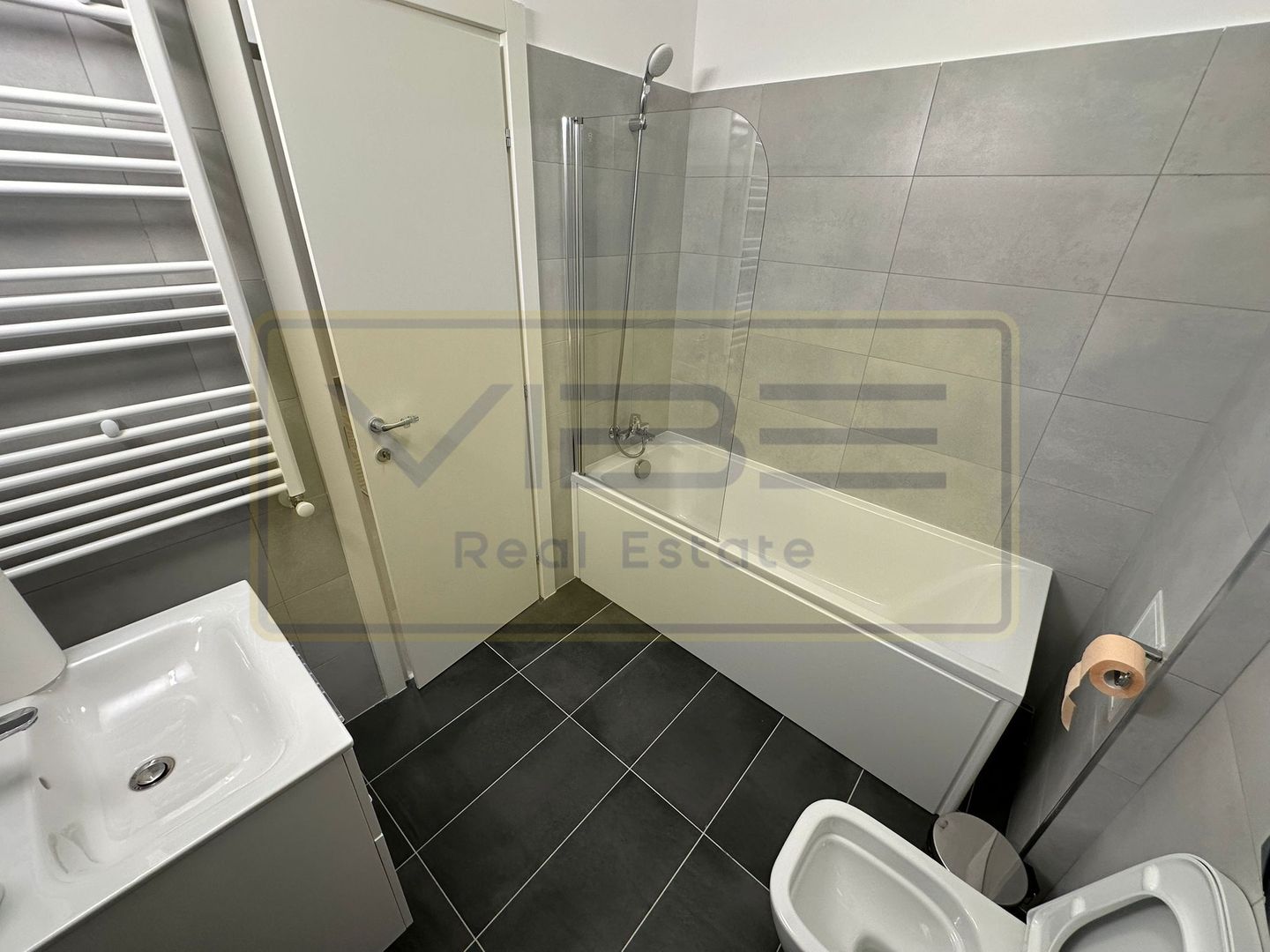 Apartament 2 camere decomandat cu parcare subterana  Unirea Towers - Poză 20