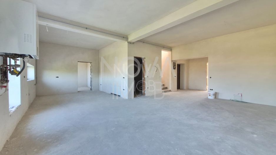 Casa generoasa cu 7 camere, 3 bai, dressing si parcare – Sura Mica - Poză 8