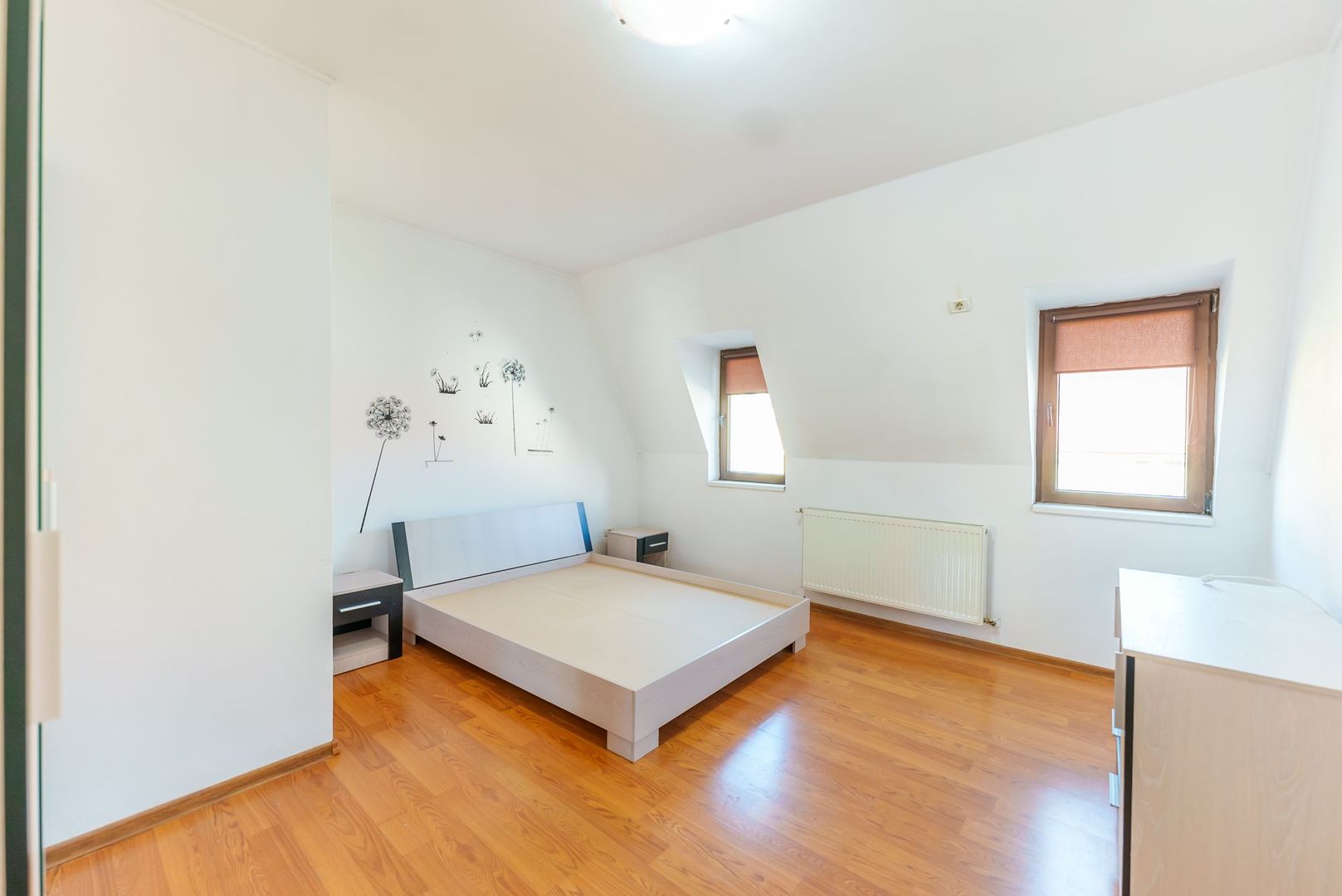 Apartament spațios, cu potențial multiplu, central - Poză 6