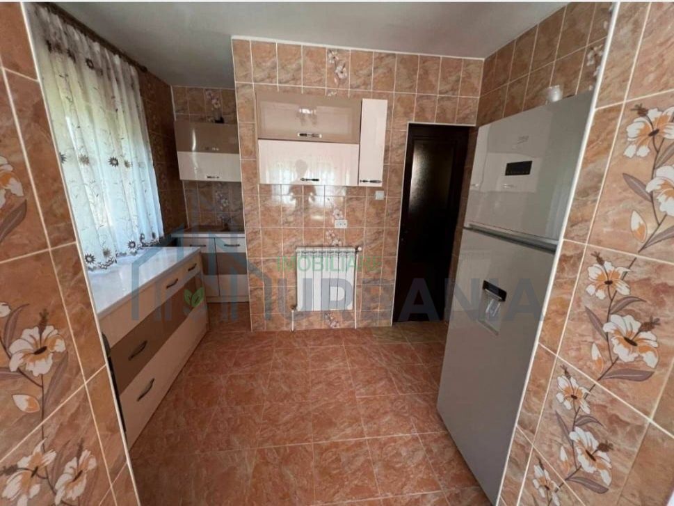 Casă de închiriat, Rusenii Vechi, Holboca - 7 camere, curte 400 mp - Poză 3