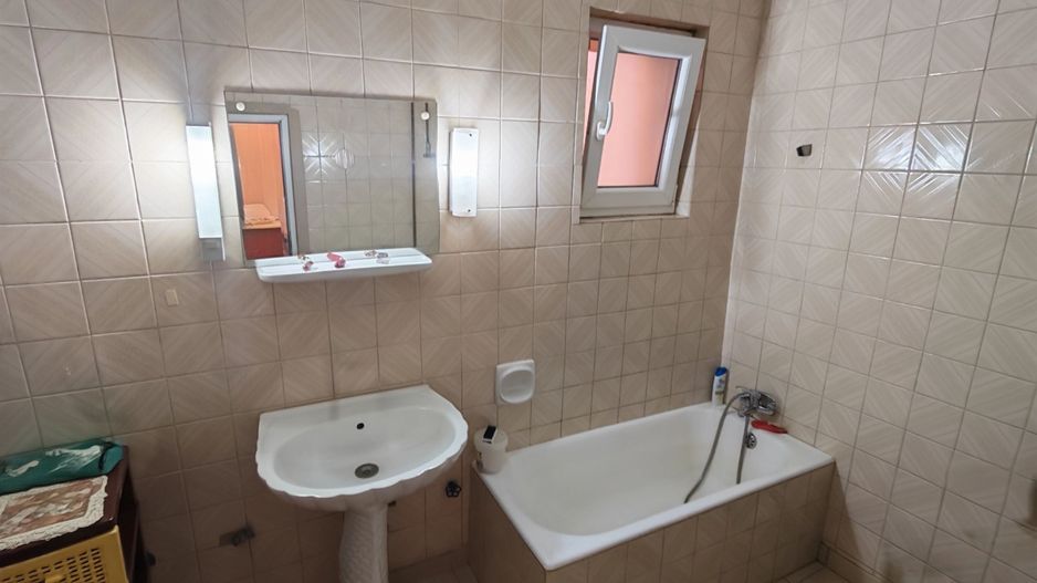 Casă cu teren generos Ghiroda vatra veche - Poză 13