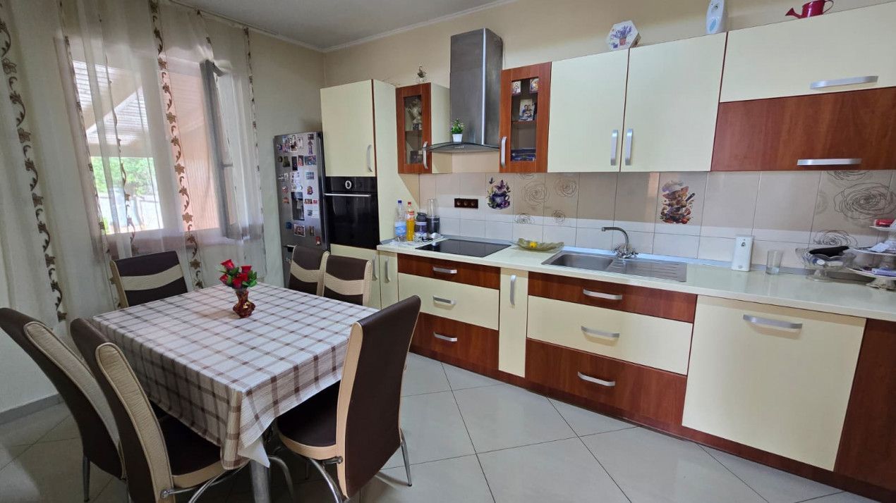 De Vânzare Casă Păuleștiului 9 ari teren - Poză 6