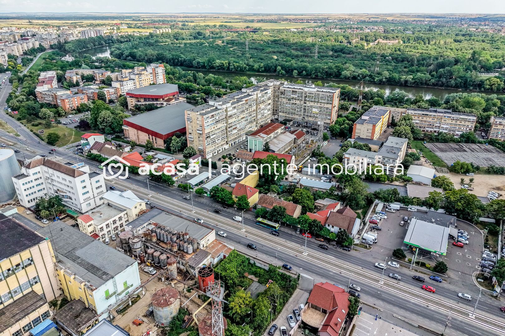 Imobil versatil D+P+E+M | Arteră principală Arad | Curte cu acces auto - Poză 11