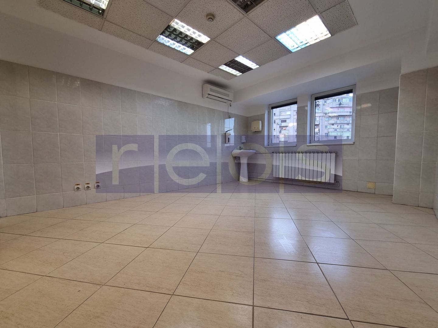 VANZARE SPATIU COMERCIAL | 30 CAMERE | ZONA UNIRII - Poză 36