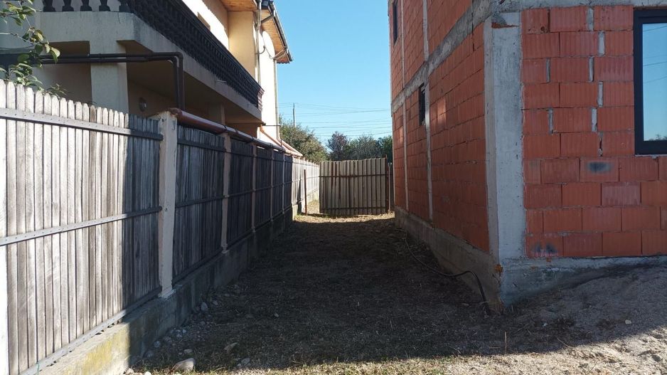Aproape de oraș! Vânzare casă cu 5 camere în Ulmi! - Poză 18