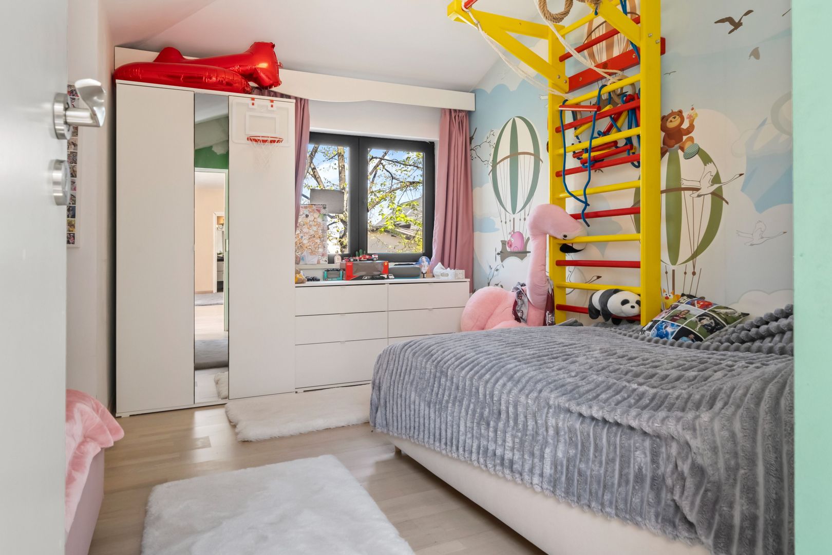 Eleganță și Spațiu în Inima Cartierului Domenii | Apartament cu 5 Camere în Vilă - Poză 11