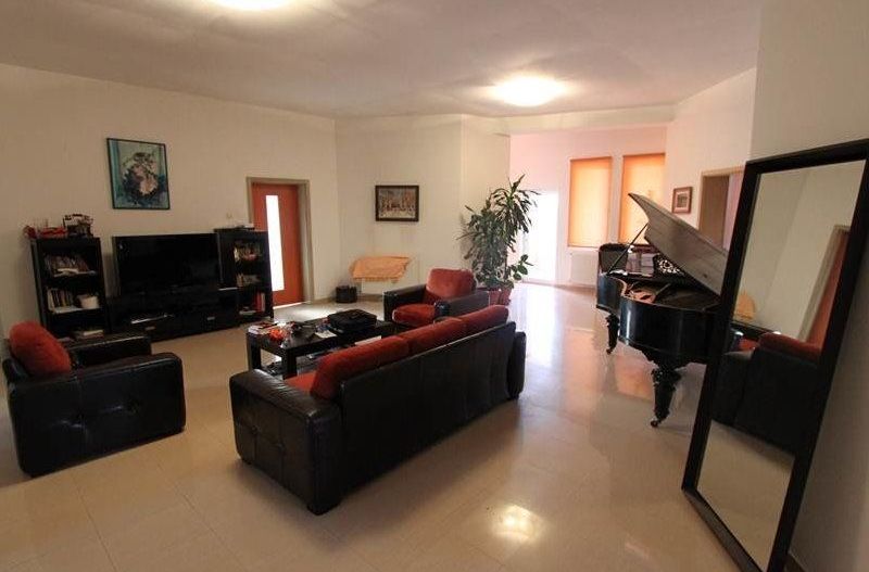 Vilă transformata în cămin pretabilă investiție - Poză 12