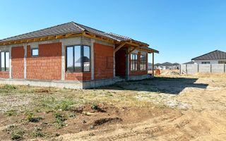 Casa la rosu  cu 4 camere de vanzare in Santandrei - Poză 2