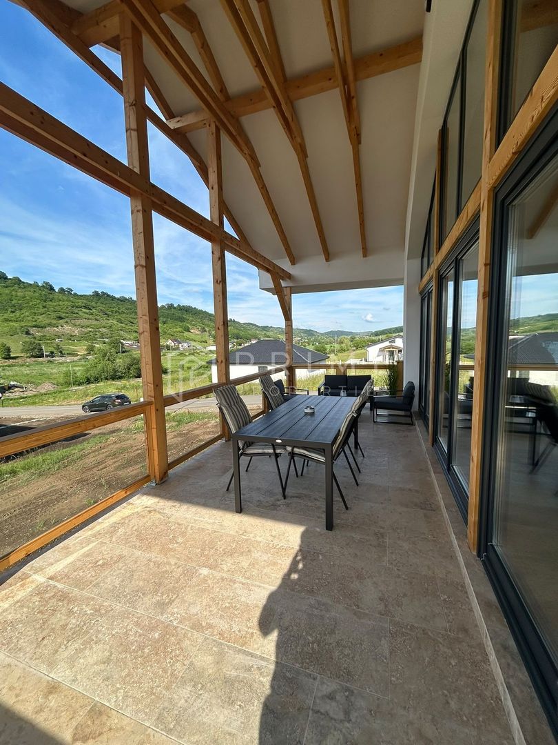 Casă modernă de închiriat – Eleganță și confort în Livezeni - Poză 13