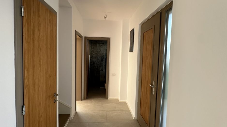 Casa cu 4 camere - Dumbarvita - Poză 9