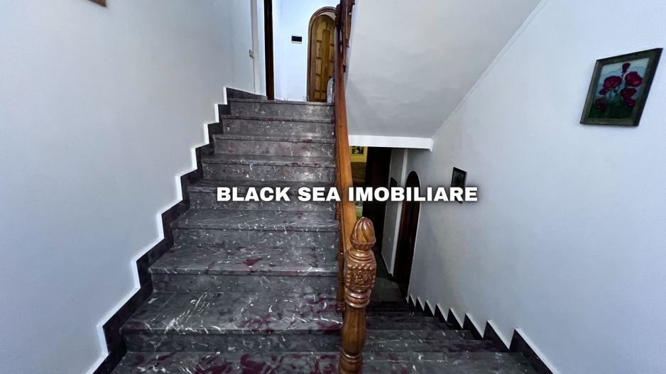 Vila 7 camere D+P+1+M - Gaze - 2 Garaje - 50m de plaja - Ocazie Unică - Poză 9