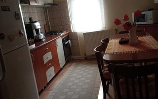 Vand apartament cu 3 camere, decomandat, la parter - Poză 1