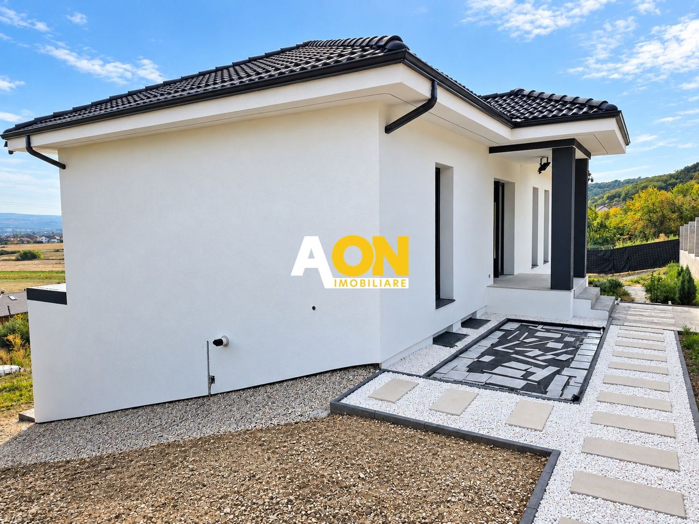 Vila deosebita, moderna, 4 camere, 1242 mp teren, cu panorama, Micesti - Poză 2