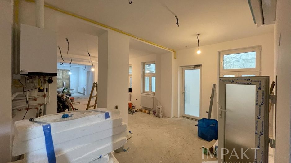 Spatiu comercial ultracentral cu vitrina si intrare direct din strada - Poză 2