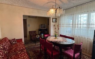 Apartament cu 4 camere; 74.66 mp, decomandat, Bd. Decebal - Poză 1