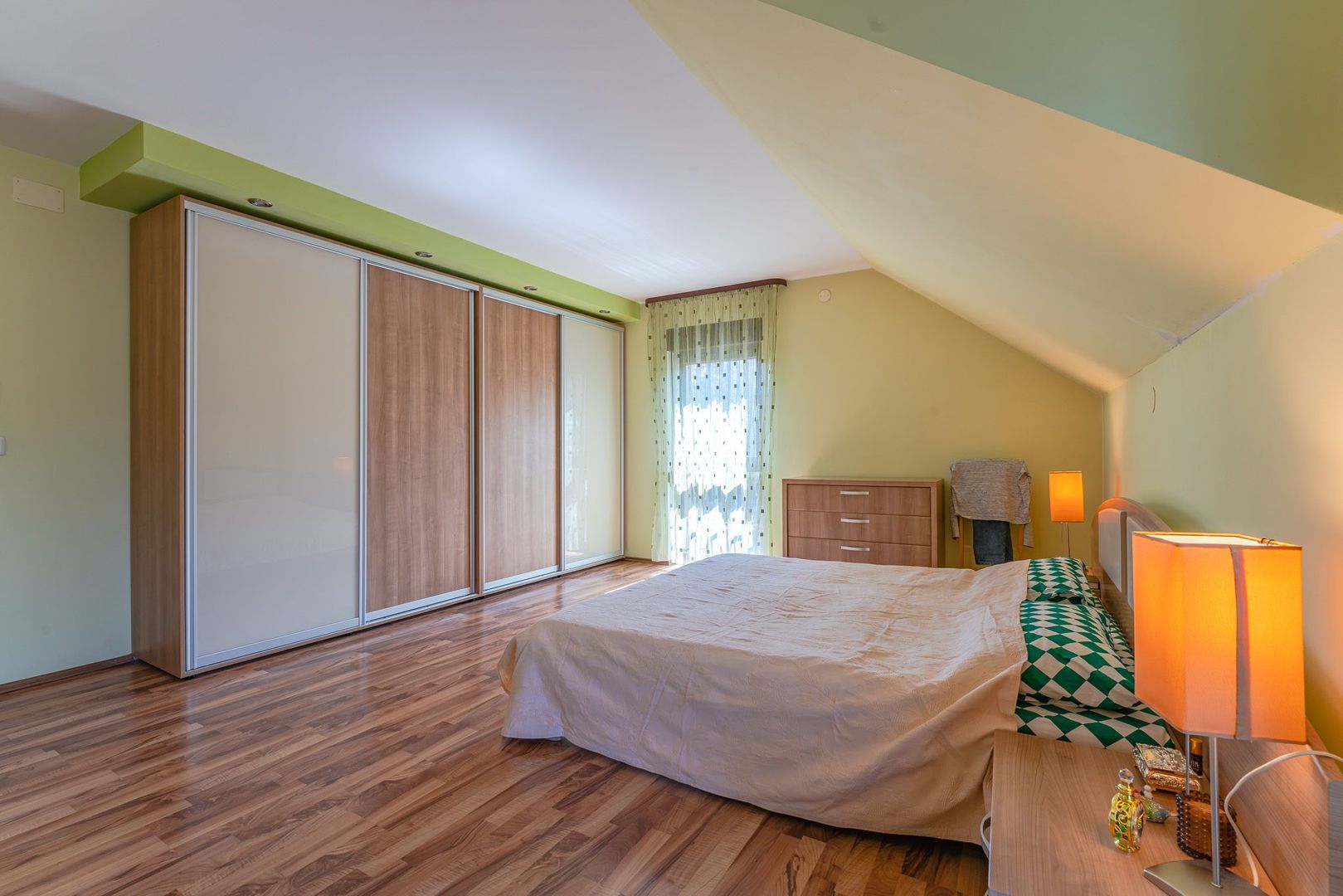 Casa Sacele amplasata in vecinatatea padurii cu pompa de caldura - Poză 14