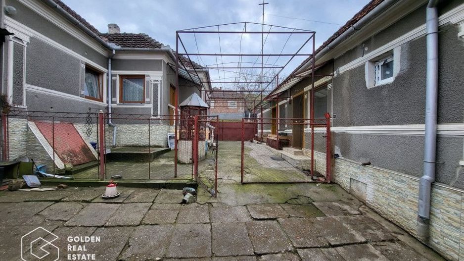 Casa cu 2 corpuri de cladire, oras Lipova - Poză 3