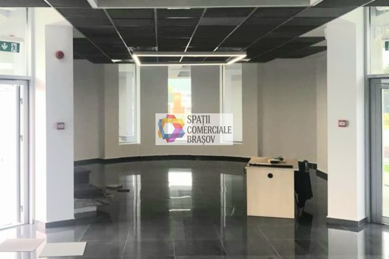 Showroom/birouri de închiriat Brasov- 60 mp cu ( utilități incluse in pret ) - Poză 2