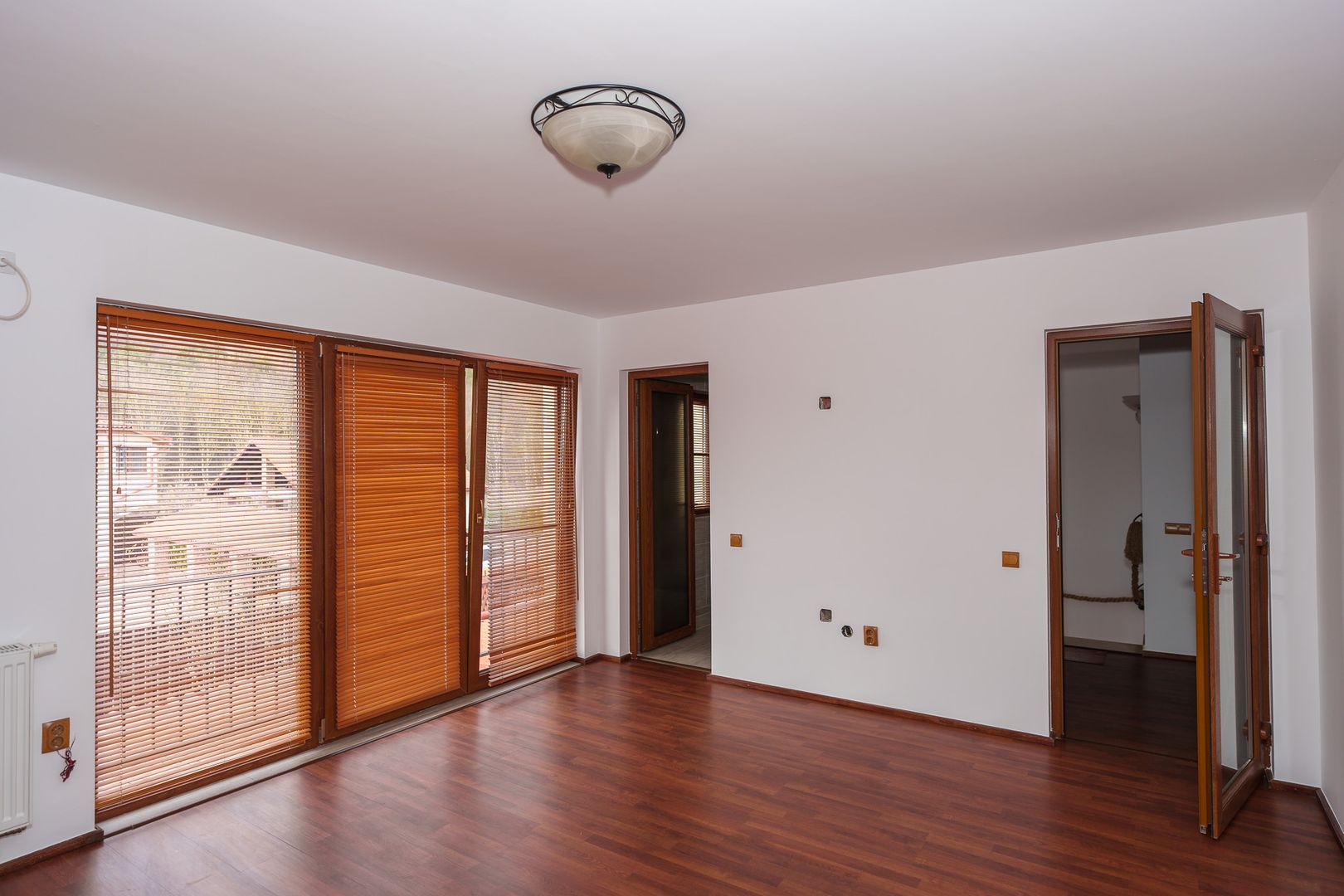 Proprietate Spațioasă Jucu de Mijloc - Ideală ca Locuință sau Afaceri - Poză 10
