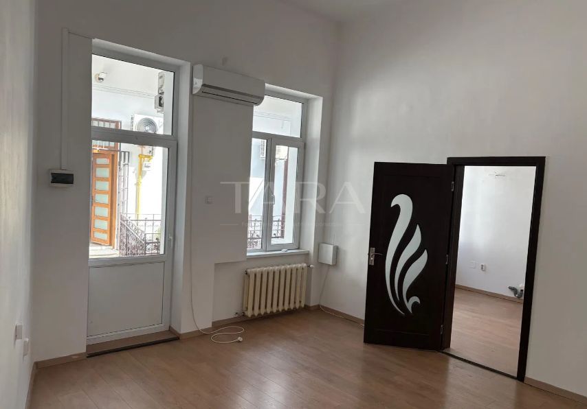 Apartament Versatil în Centru – Ideal Locuință sau Business - Poză 1