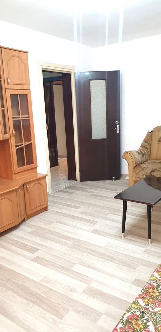 Apartament 4 camere de inchiriat Tractorul (Goga) - Poză 3