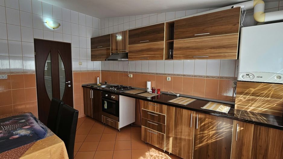 Spațiu - apartament 5 camere de închiriat – 160 mp - Micro 20 – zona BKO - Poză 10