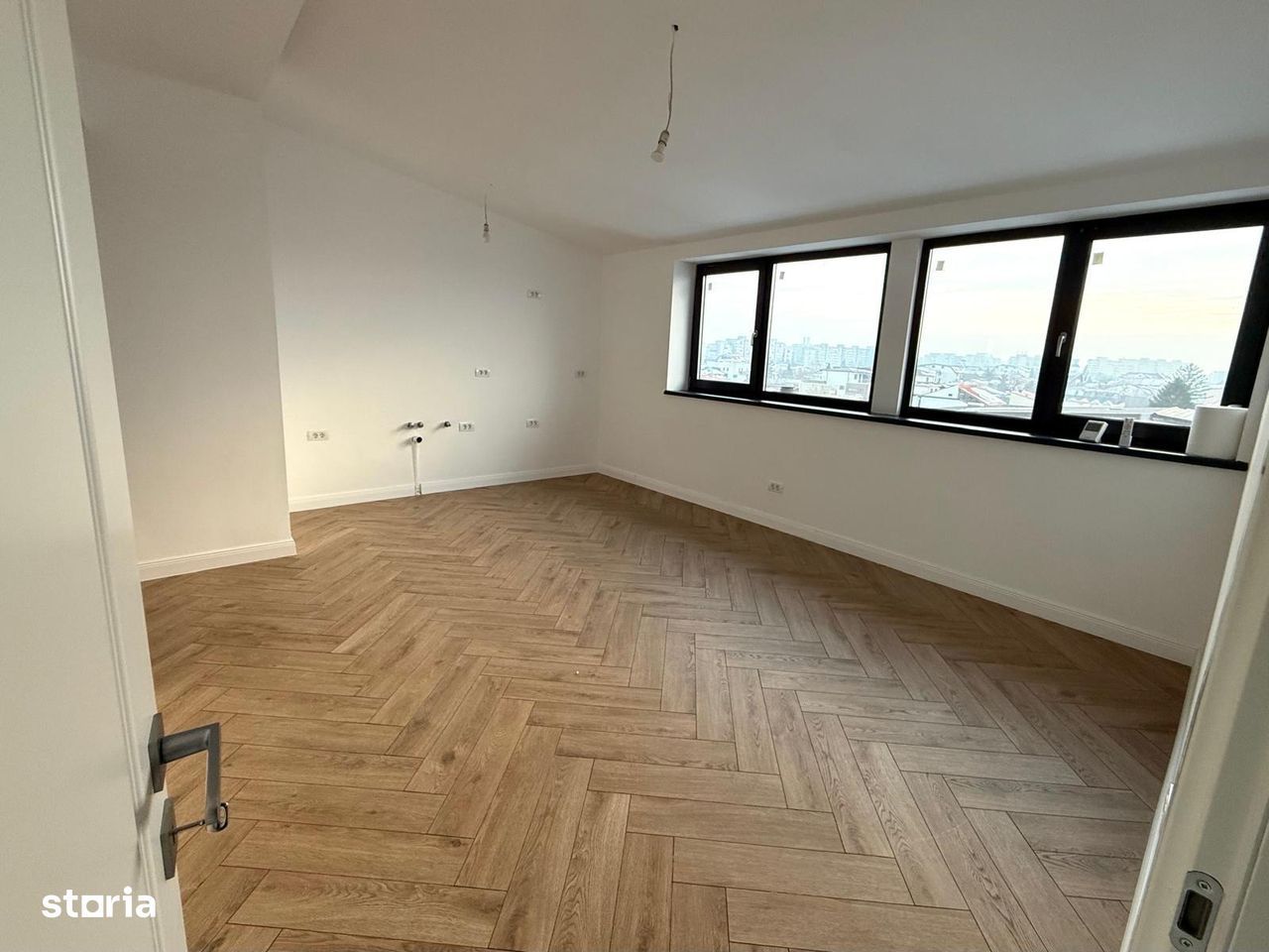 APARTAMENNT MANSARDA  BLOC NOU ZONA DOMENI - Poză 1