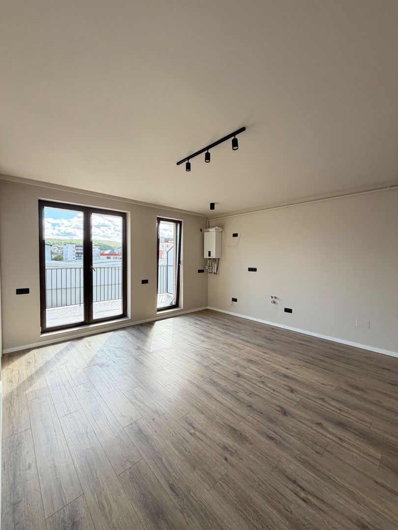 Apartament 2 camere, terasa, etaj intermediar, garaj, Eroilor - Poză 2