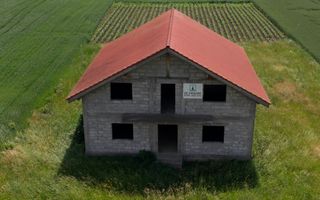 Casa 5 camere la gri, teren 1435 mp - zona Halchiu/Codlea - Poză 1