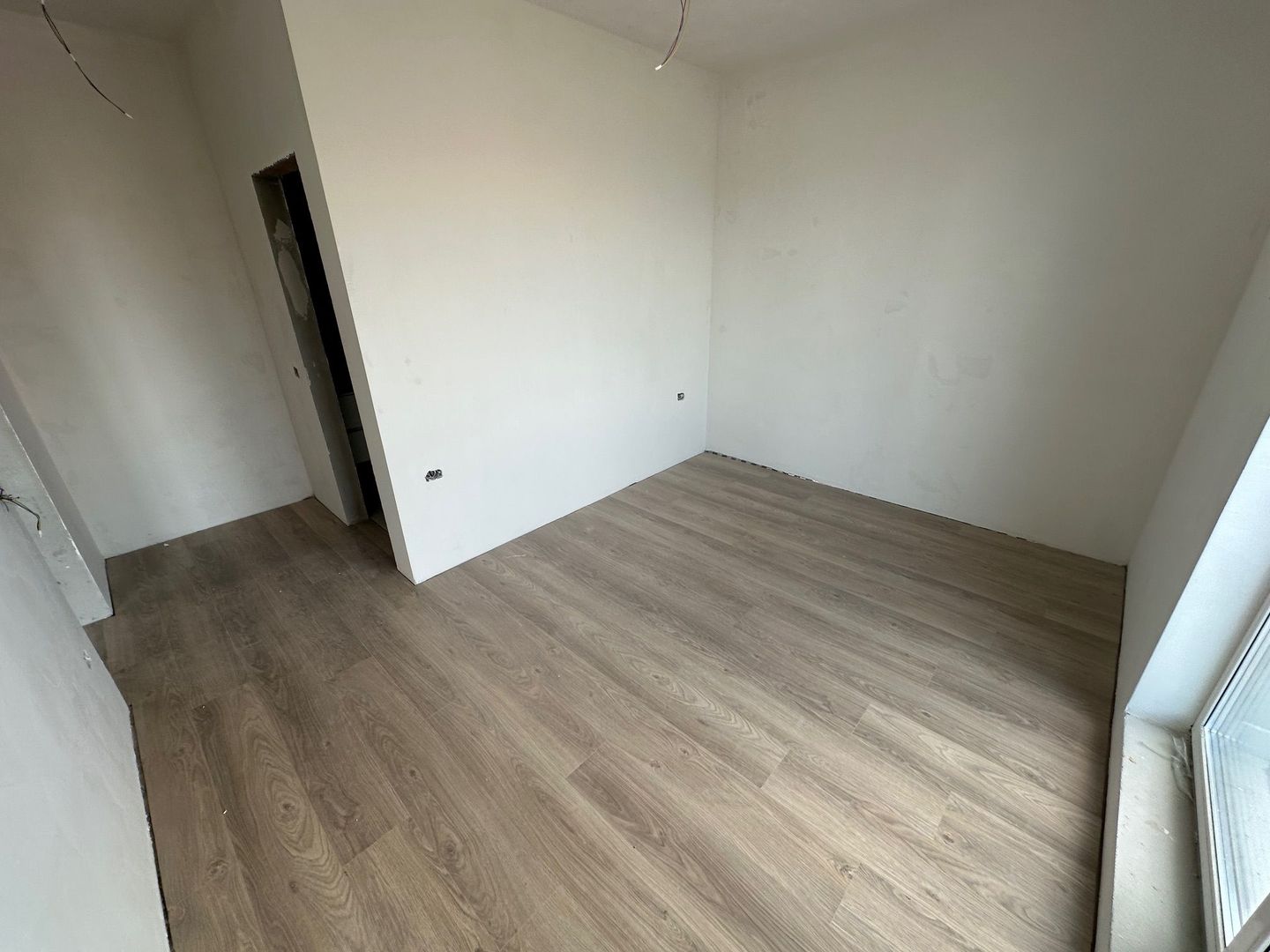 Apartment bloc nou cu lift si loc de parcare inclus - Poză 10