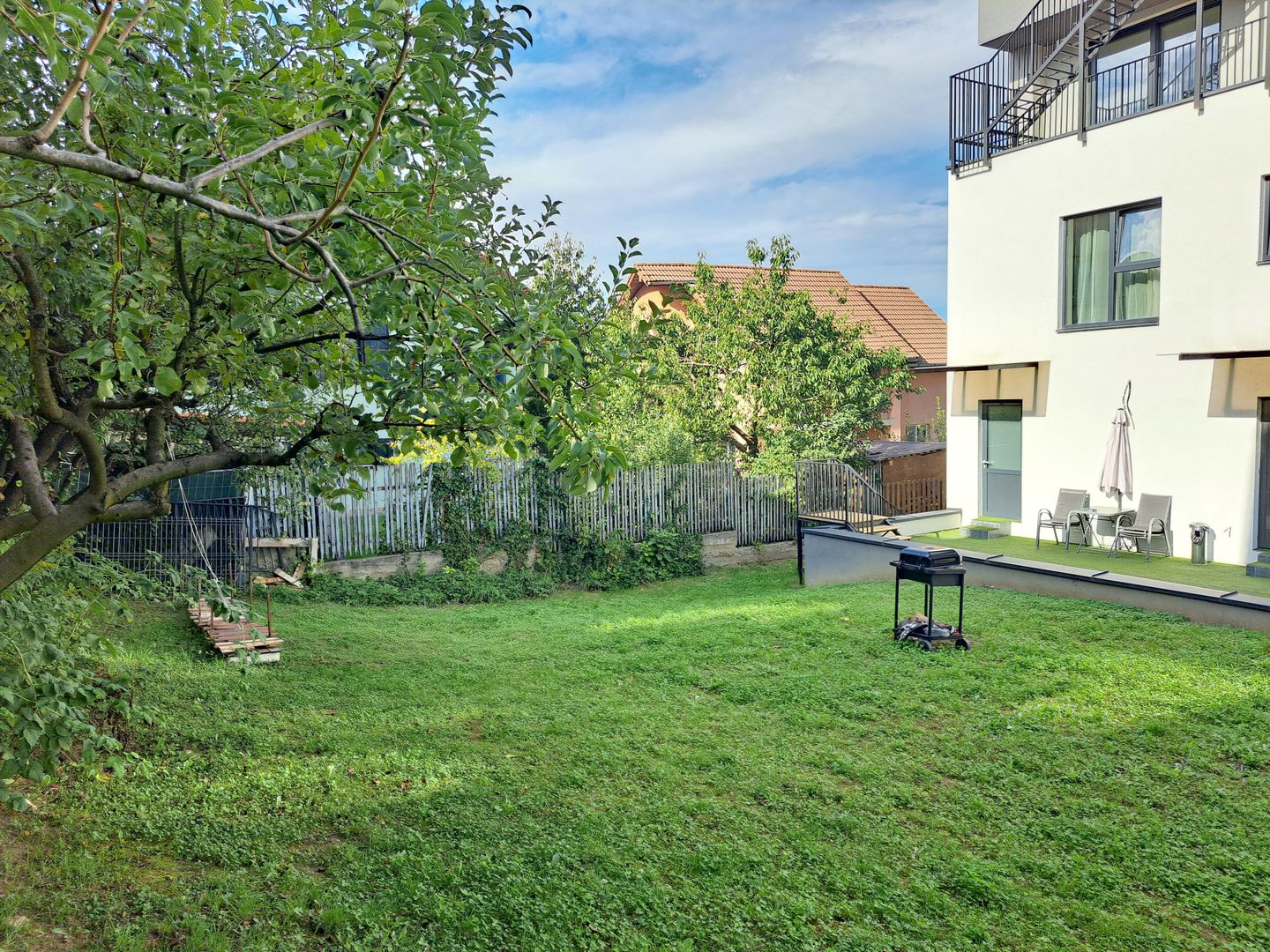 Penthouse 150 mp utili+ terase 200 mp+ 2 parcari subterane +curte 120 mp - Poză 1