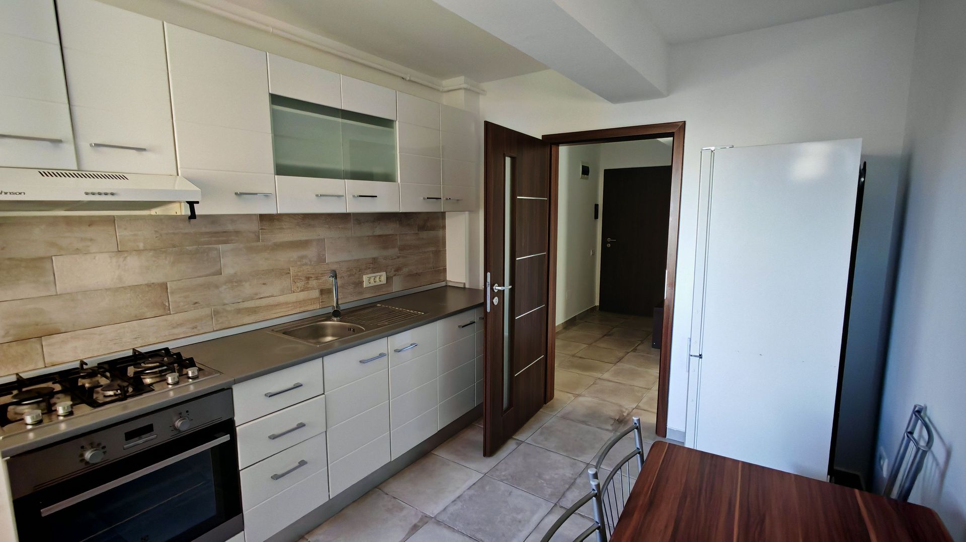 Apartament 2 camere,decomandat,bloc NOU,zona Judetean,mobilat,utilat - Poză 4