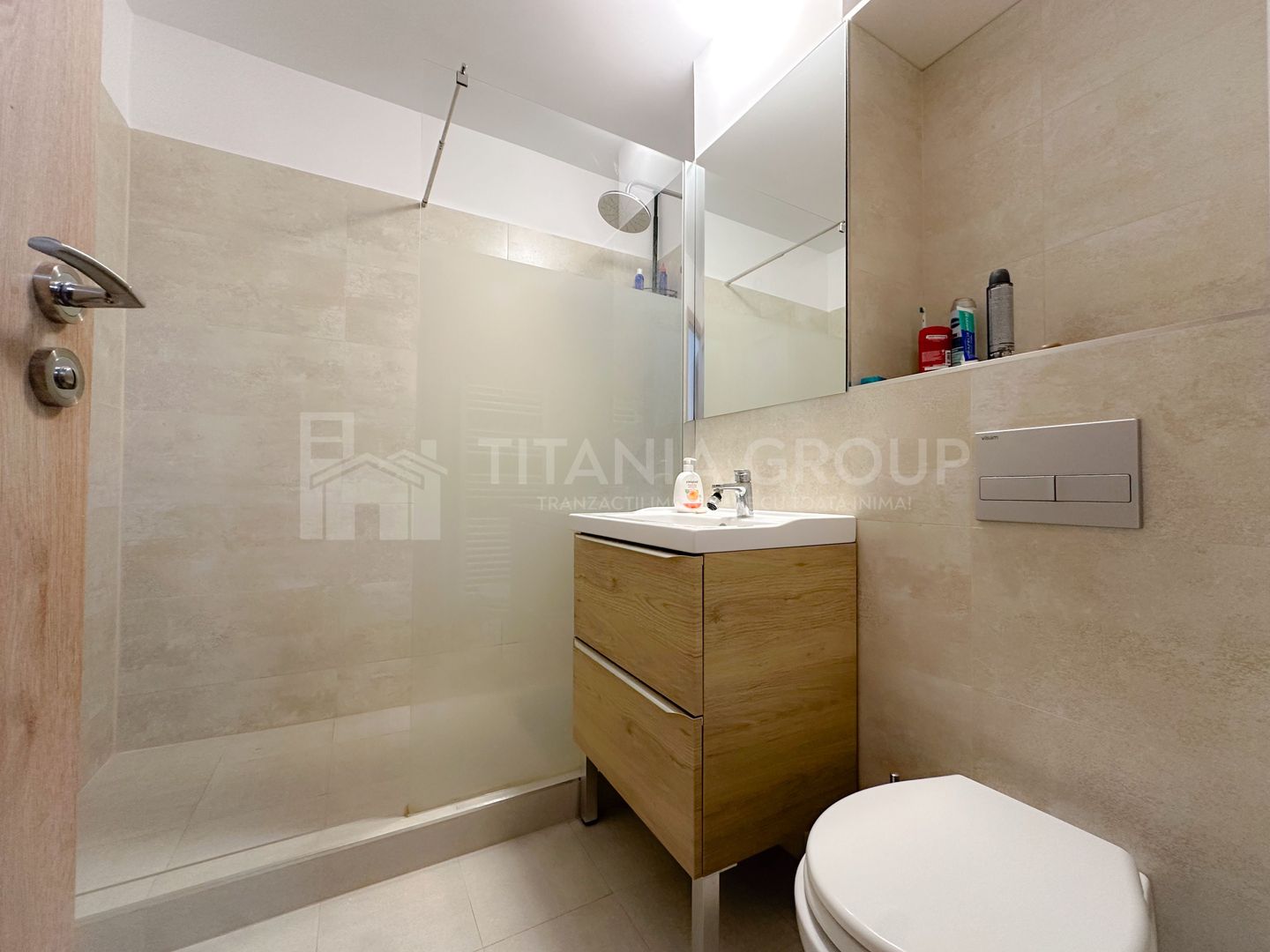 Apartament cu 3 camere de închiriat — fotografia 3