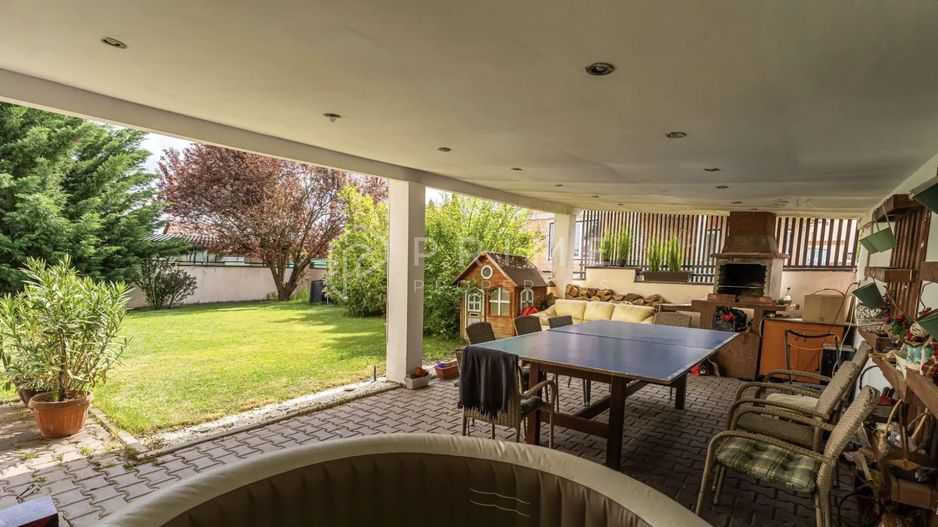 Vilă cu design și dotări deosebite de vânzare - Poză 10