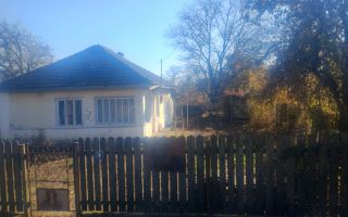 Casă de vânzare cu grădină de 10 ari, zona Țibănești - Poză 1