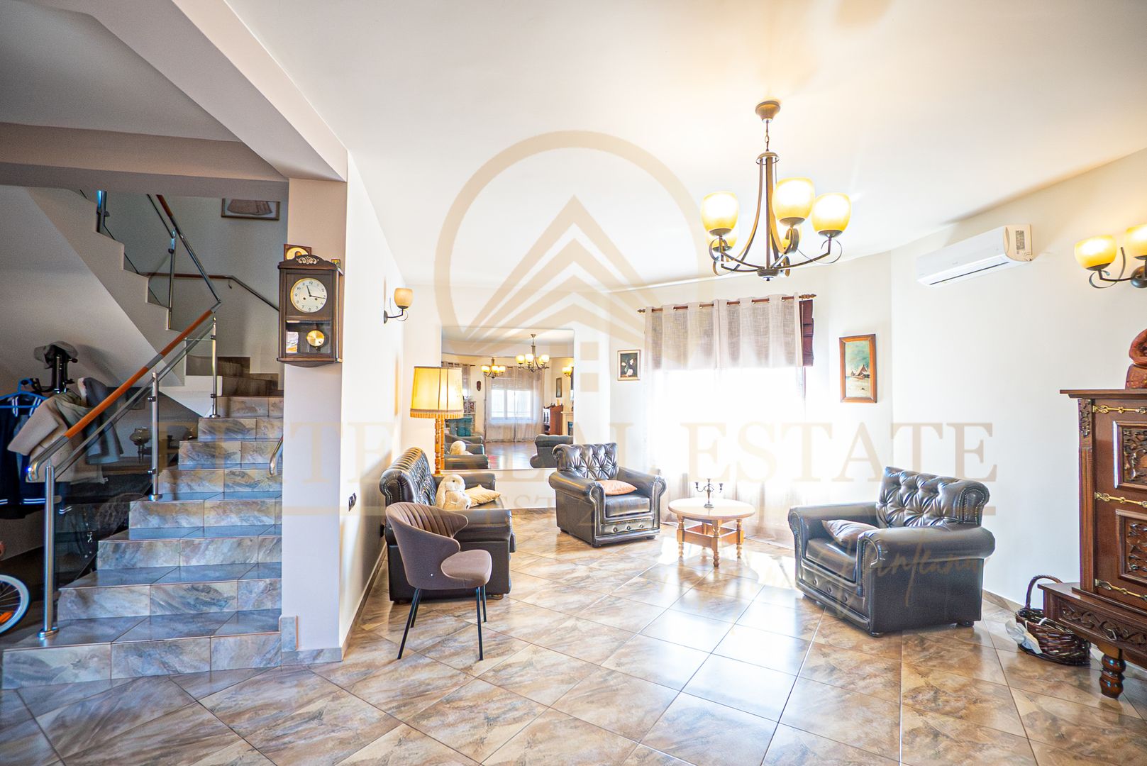 Casa De Vanzare in Palazu Mare - Teren de 455 mp cu Piscina si Garaj - Poză 18